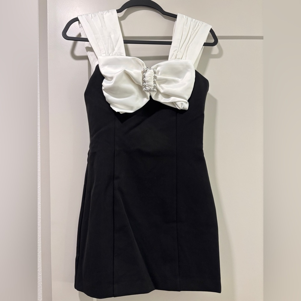 NWT Chic B&W Mini Dress with Bow Accent